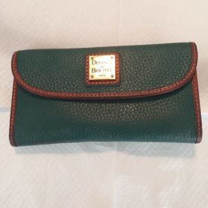Dooney and Bourke pebble grain continental clutch